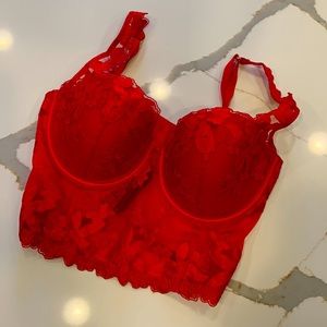 Beautiful sexy bra that doesn’t fit me. Tried on once!